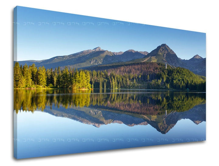 Klasičan slika na platnu s motivom SLOVAČKA, planine, šuma, jezero, nebo u plavo-zelenih nijansama, mirna atmosfera, priroda i samoća, pogodan za dnevnog boravka – glavna