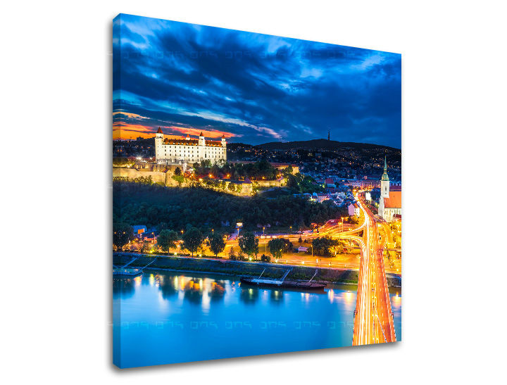 Klasičan slika na platnu s motivom SLOVAČKA, zamak, rijeka, most, pejzaž u bijelo-plavih nijansama, mirna atmosfera, gradski život, pogodan za radne sobe – glavna