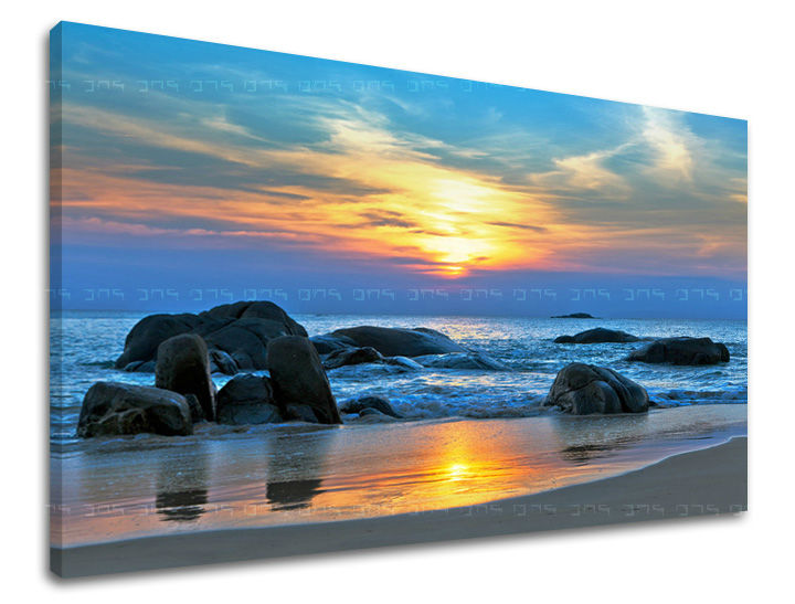 U boho stilu slika na platnu s motivom ZALAZAK SUNCA, okean, nebo, pejzaž, more i plaža u plavo-narandžastih nijansama, mirna atmosfera, pogodan za dnevnog boravka – glavna